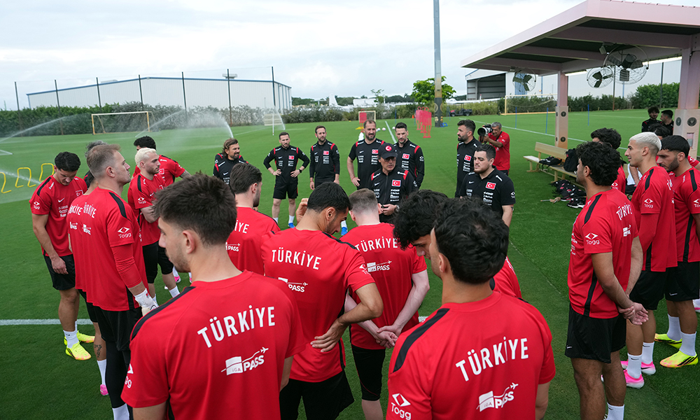 TBF Başkanı Hidayet Türkoğlu, FIFA Dünya Kupası’na Hazırlanan A Milli Futbol Takımını Miami’de Ziyaret Etti