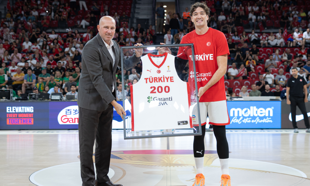 Turkcell Basketbol Gelişim Merkezi’nde Cedi Osman İçin Özel Tören Düzenlendi