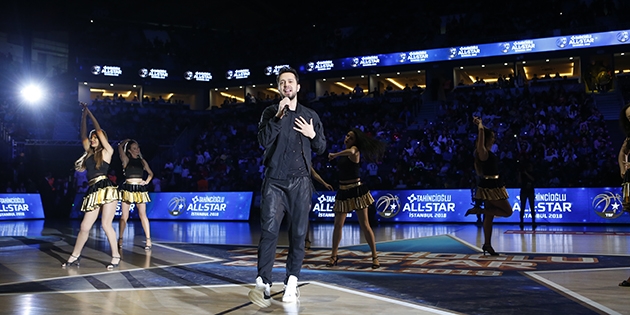 Tahincioğlu All-Star 2018’de Murat Boz Şarkılarıyla İzleyenleri Coşturdu